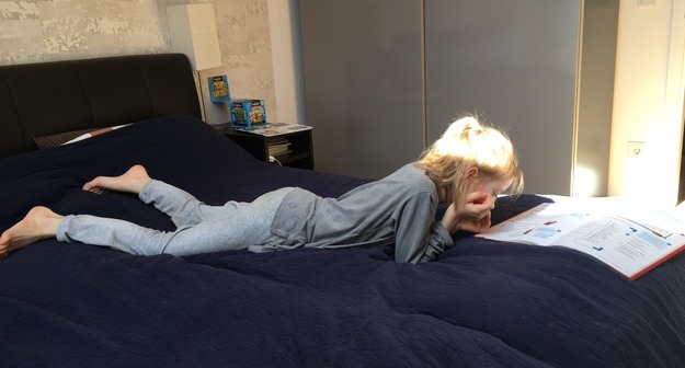 Препарирует барби, рисует японских единорогов, смотрит оперу: а что делают ваши дети на карантине? Препарирует барби, рисует японских единорогов, смотрит оперу: а что делают ваши дети на карантине?