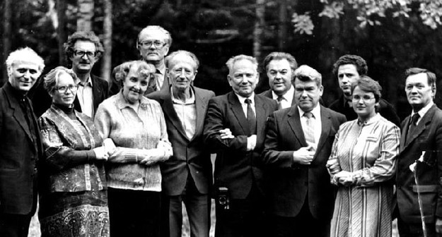 Middle size 1634639142