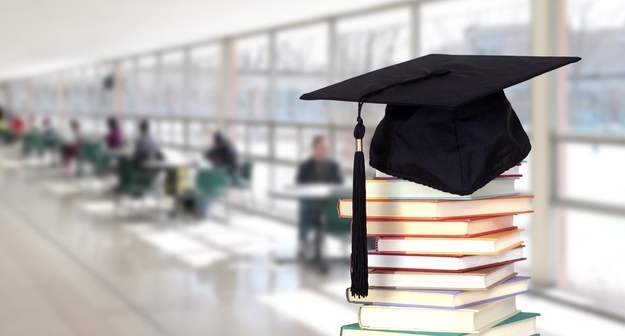 «Главная сложность выхода из Болонского процесса заключается в том, что сам факт участия в нем России представляется весьма спорным» «Главная сложность выхода из Болонского процесса заключается в том, что сам факт участия в нем России представляется весьма спорным»