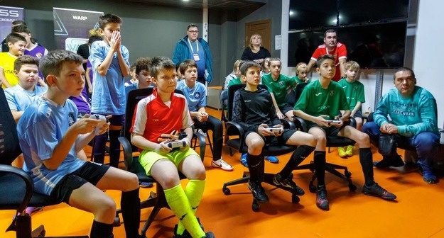 Футбол и киберспорт: в Москве стартовала школьная фиджитал-лига