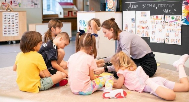 Почему для того, чтобы хорошо учиться в школе, ребенку важно много играть в детстве