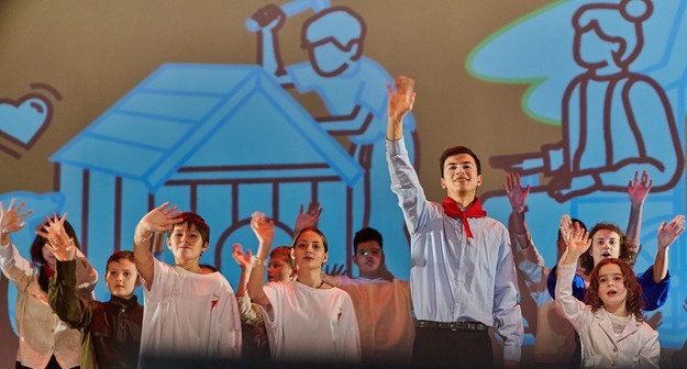 «Добрый год»: юные волонтеры столицы встретились на итоговом событии Движения Первых «Добрый год»: юные волонтеры столицы встретились на итоговом событии Движения Первых