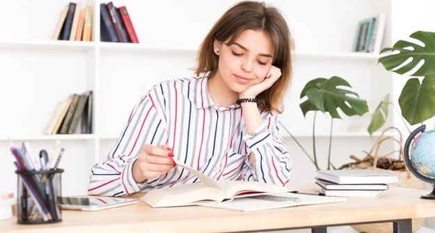 В Северной Осетии студенты будут получать доплату в 7 тысяч рублей за работу в школах В Северной Осетии студенты будут получать доплату в 7 тысяч рублей за работу в школах