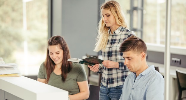 Владимир Путин поручил пересмотреть наименование «среднее профессиональное образование» Владимир Путин поручил пересмотреть наименование «среднее профессиональное образование»