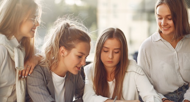 В Госдуме предложили ввести единую федеральную надбавку учителям за «Разговоры о важном» В Госдуме предложили ввести единую федеральную надбавку учителям за «Разговоры о важном»