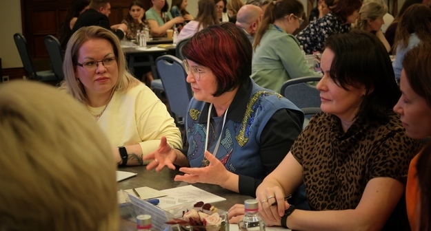 «Мы говорим детям: "Учитесь хорошо, и будет вам счастье". А на самом деле выстраиваем обучение не совсем так, как мы им это обещали» «Мы говорим детям: "Учитесь хорошо, и будет вам счастье". А на самом деле выстраиваем обучение не совсем так, как мы им это обещали»