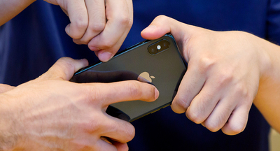 В Китае студентов незаконно используют для сборки iPhone X