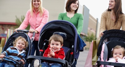 Размер детских пособий и нехватку детсадов назвали главными проблемами в сфере материнства