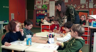 Франция: в системе образования все меньше детей младше трех лет 