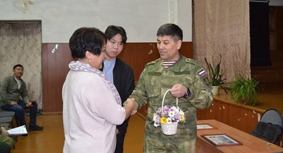 В Бурятии наградили школьника, спасшего детей при нападении на школу