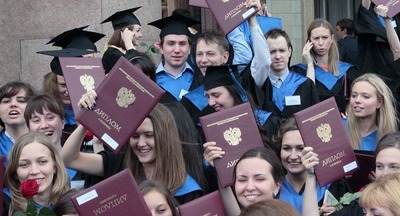 КПРФ предлагает обязать крупные компании брать на работу выпускников вузов