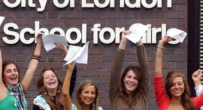 Частная школа в Лондоне пригласила учиться больше детей, чем могла принять