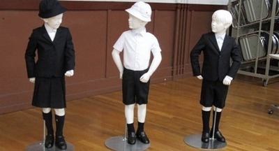 Ученики одной из школ Токио подвергаются нападкам из-за дорогостоящей школьной формы