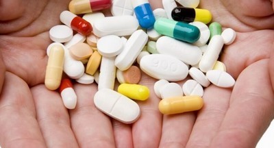 В Петербурге 14 семиклассников попали в больницу после употребления неизвестных таблеток