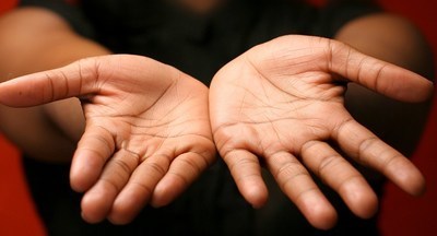 В Карелии власти предупредили о мошенничестве «хиромантов» в школах