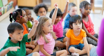 Возраст начала обязательного школьного образования во Франции снизится до трех лет