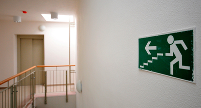 Наши дети в опасности? Почему в школах опечатаны аварийные выходы?