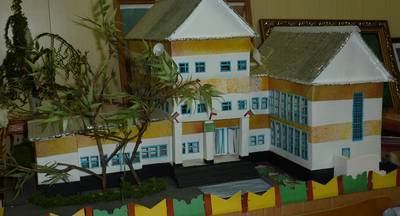 Жители Казани не дождались строительства школы и сделали ее из картона