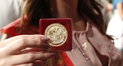 В Минобрнауки назвали минимальный балл по обязательным ЕГЭ для получения золотой медали