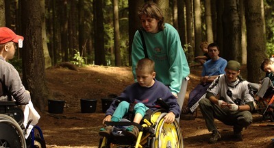 В Администрацию президента передали 500 тысяч подписей за увеличение пособия по уходу за детьми с инвалидностью