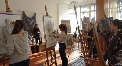 Более половины выпускников девятых классов поступили в колледжи в 2017 году