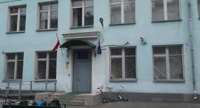 После возгорания в школе в центре Москвы эвакуированы 440 детей