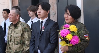Старшеклассник, спасавший детей при нападении в школе Улан-Удэ, награжден медалью