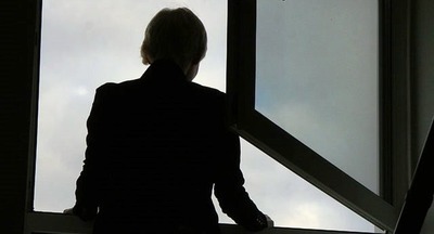 Учителя столичной школы спасли подростка, пытавшегося выпрыгнуть из окна во время экзамена по химии