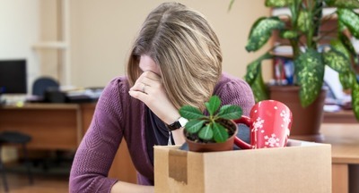 В Омске учительницу уволили из школы за фотосессию в купальнике