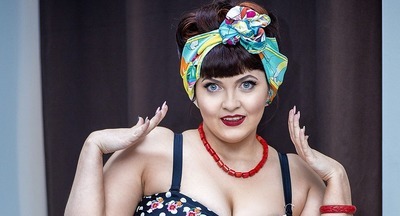 Омской учительнице, уволенной за снимки в купальнике, предложили вернуться в школу