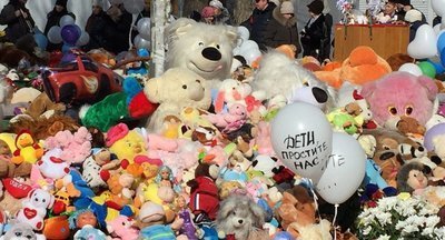 Об игрушках с мемориала у «Зимней вишни»