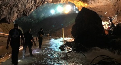 Илон Маск привез в Таиланд мини-субмарину для спасения юных футболистов