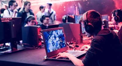 Академия E-squad помогает испанским геймерам выйти на профессиональный уровень