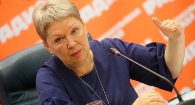 Минпросвещения намерено сократить число усыновляемых приемной семьей детей