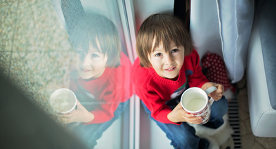 Каждому ученику по стакану молока