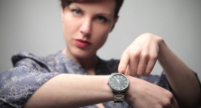 Памятки о комендантском часе получили родители детей школы Екатеринбурга