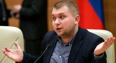 Борис Чернышов из ЛДПР предложил обустраивать в школах и во всех госучреждениях комнаты психологической разгрузки с боксерскими грушами