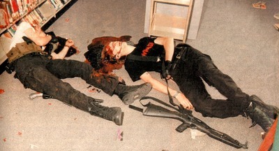 Школьницы оделись на Хэллоуин как стрелки из школы «Колумбайн»