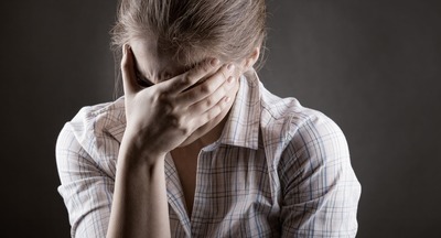 Сахалинская учительница довела школьницу до слез из-за дырки на кофте