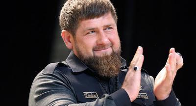 Рамзан Кадыров подарил Mercedes мальчику, отжавшемуся более четырех тысяч раз