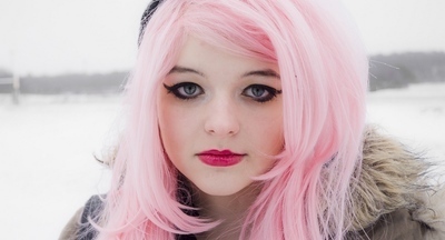 В калужских школах запретили макияж и мобильные телефоны