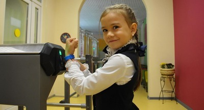 Учеников с высокой температурой начнут вычислять рамками на входе в школу