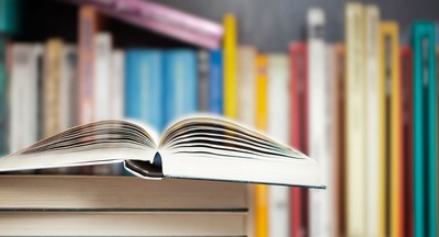 Студенты лаборатории образовательной журналистики НИУ ВШЭ хотят выяснить, какими учебниками и пособиями пользуются школы