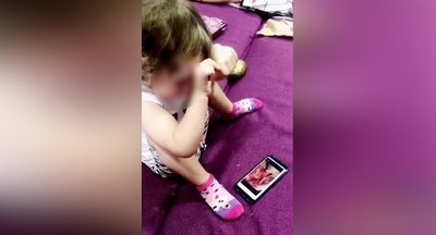 Студентка Воронежского медколледжа показала своей трехлетней дочери, как патологоанатом проводит вскрытие