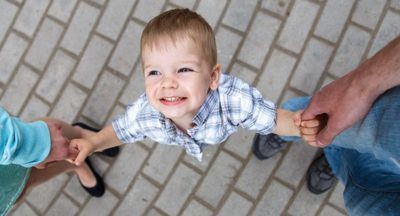 Один ребенок в год: Минпросвещения ужесточает правила усыновления и опеки