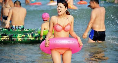 Китайских учителей-одиночек отправят в «любовный отпуск»