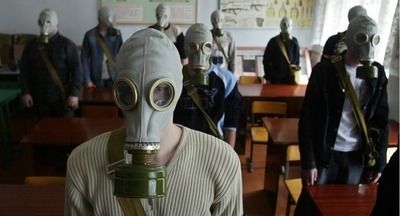 В Улан-Удэ школьники за опоздание просидели весь урок в противогазах 