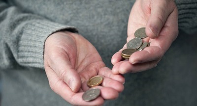 Зарплаты учителей с каждым годом все меньше