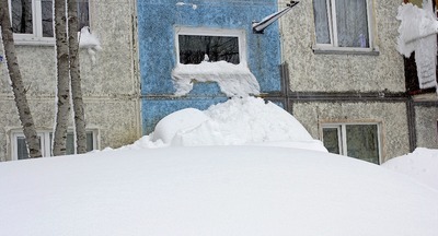 Женщина с ребенком упала с 9-го этажа и выжила