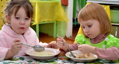 В двух детсадах Воронежа исключили из рациона хлеб и мясо